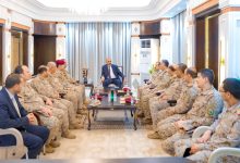 صورة الزبيدي يدعو في اجتماع عسكري رفيع حضره قائد قوة الواجب السعودية إلى وحدة الصف والاستعداد للقضاء على عدو واحد مشترك
