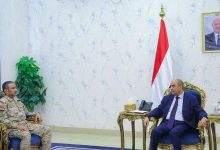صورة رئيس الوزراء يعقد اجتماعاً عسكرياً برئيس هيئة الأركان ورؤساء الهيئات والدوائر بوزارة الدفاع.