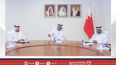 صورة وزير الإعلام يلتقي أعضاء المكتب التنفيذي لخطة (بحريننا)