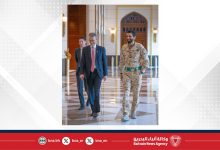 صورة سمو الشيخ ناصر بن حمد آل خليفة يستقبل سفير الولايات المتحدة لدى المملكة