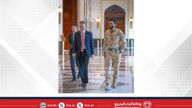 صورة سمو الشيخ ناصر بن حمد آل خليفة يستقبل سفير الولايات المتحدة لدى المملكة