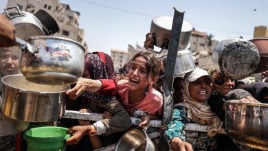 صورة دماء في طوابير الجوعى بفعل القصف الإسرائيلي في غزة