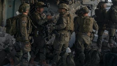 صورة الجيش الإسرائيلي يعلن استهداف مجموعة مسلحة في غزة بعد مقتل جندي وإصابة آخرين في خان يونس