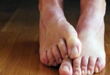 صورة ما أسباب وعلامات متلازمة تململ الساقين؟