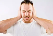 صورة علامة خفية في الأذن تكشف إصابة رجل بسرطان مميت