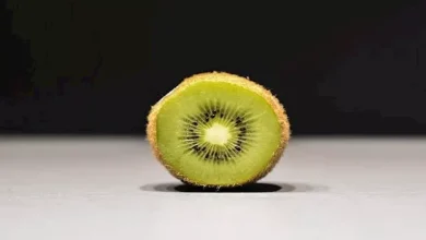 صورة مفاجأة.. هذا ما يحدث لجسمك عند تناول الكيوي