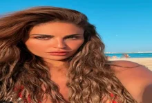 صورة بـ “فستان قصير على البحر”.. مي سليم تقضي إجازة الصيف في العل