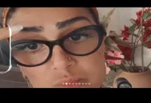 صورة غادة عبدالرازق تظهر على كرسي متحرك بعد إصابتها في قدمها (صور