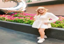 صورة “قمر كل الأجيال”.. نادية الجندي بإطلالة صيفية أنيقة