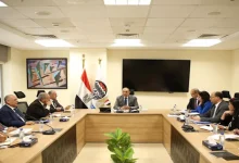 صورة وزير قطاع الأعمال يعقد اجتماعا موسعا مع رؤساء الشركات القابضة