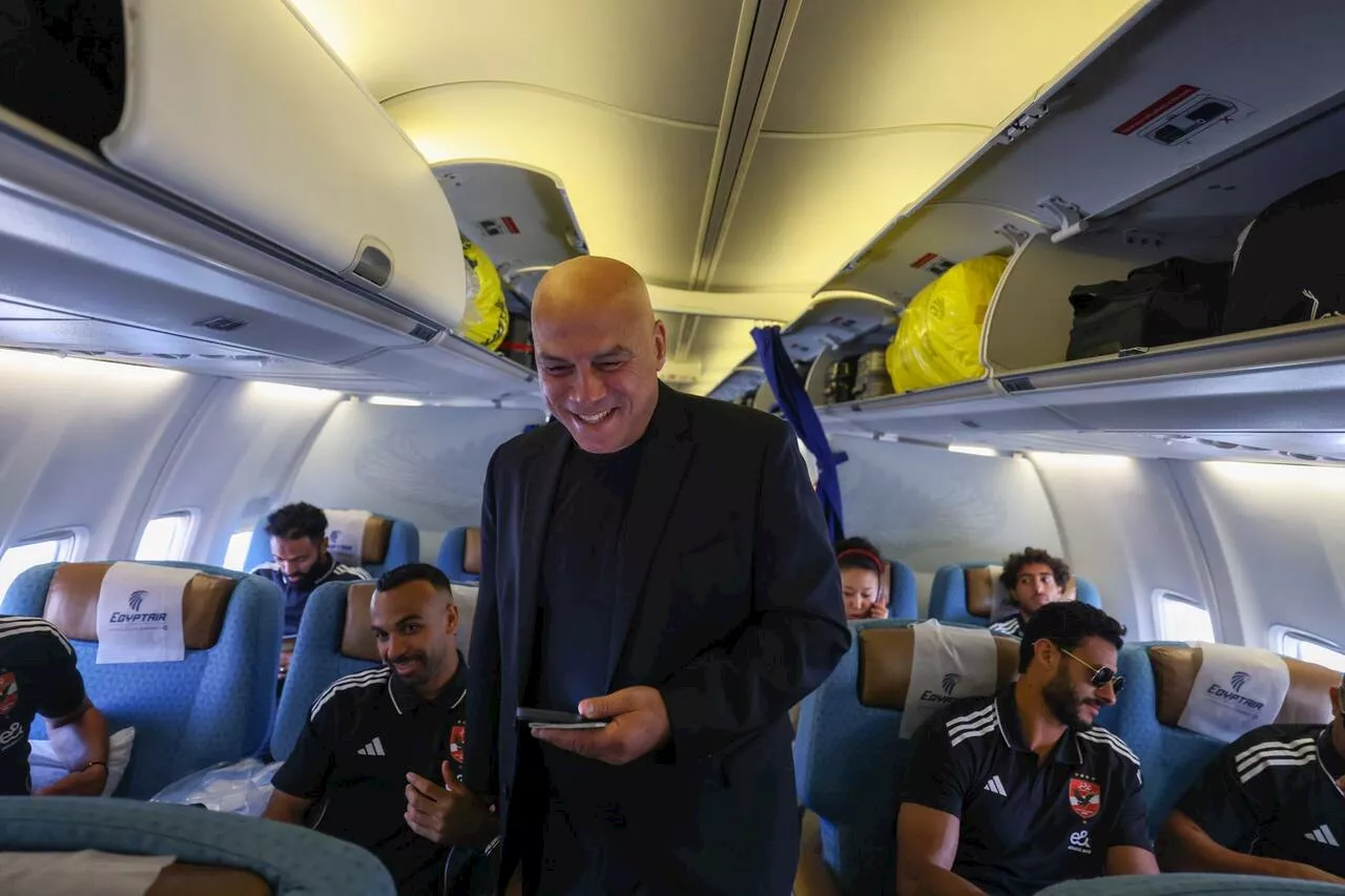 سيدة تجلس بجوار محمد هاني في الطائرة المتجهة إلى تونس