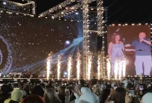 صورة بدون عكاز.. تامر عاشور يشارك أنغام الغناء في افتتاح مهرجان العلمين الج