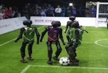 صورة “دون تحكم بشري”.. روبوتات تتنافس في أول دوري كرة قدم