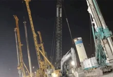 صورة إنقلاب البارج البحري بمنطقة جبل الزيت بخليج السويس