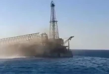 صورة طائرات وسفن للبحث عن مفقودي غرق حفار جبل الزيت بخليج السويس