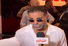 صورة “كلب السقا أهو”.. كيف رد أحمد فهمي على معجب أحرجه في الشارع؟