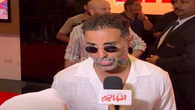 صورة “كلب السقا أهو”.. كيف رد أحمد فهمي على معجب أحرجه في الشارع؟