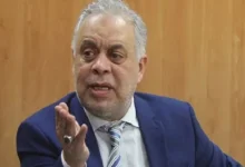 صورة أشرف زكي يرفض دخول “التيك توكرز” مجال التمثيل: “مش هنسيب المهنة للي ما