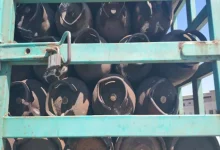 صورة البترول تضبط سيارة تحمل أسطوانات بوتاجاز مغطاة بالصدأ