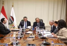 صورة وزير قطاع الأعمال يبحث مع رئيس هيئة الشراء الموحد تعزيز التعاون في الأ