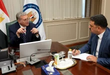 صورة وزير البترول يناقش مع رئيس هيئة الثروة المعدنية المتطلبات المستقبلية ل