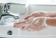 صورة ما أضرار الإفراط في غسل اليدين؟