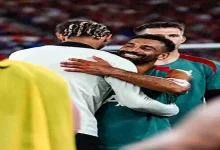 صورة محمد صلاح يرحب بلاعب ليفربول الجديد (صور)