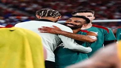صورة محمد صلاح يرحب بلاعب ليفربول الجديد (صور)