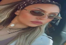 صورة زوجة عمرو السولية على شاطيء البحر في المصيف