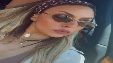صورة زوجة عمرو السولية على شاطيء البحر في المصيف