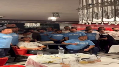 صورة حفل عشاء لبعثة بيراميدز بعد الفوز على قاسم باشا (صور)