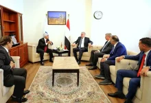 صورة وزير البترول يبحث مع “IPIC” توسيع التصنيع المحلي لمواسير خطوط الأنابيب