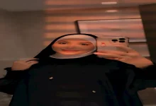 صورة زوجة محمد النني الثانية تنشر صورًا بملابس الإحرام من الكعبة وتعلق
