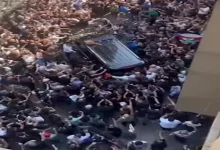 صورة خروج جثمان زياد الرحباني من المستشفى وسط حشد كبير من الجمهور (صور وفيد