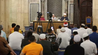 صورة الطيور تتحدى الجاذبية.. ملتقى أزهري يكشف سرّ الإعجاز البلاغي والعلمي ف