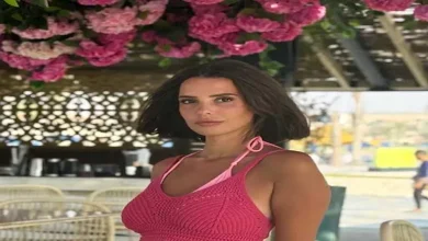 صورة 13 صورة لـ إيمان العاصي وابنتها بالمصيف أمام البحر
