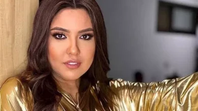 صورة “بدلة لامعة وشعر باللون الأحمر”.. مي كساب بإطلالة غير تقليدية