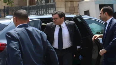 صورة وزير الثقافة يشارك في تشييع جثمان الفنان لطفي لبيب من كنيسة مارمرقس