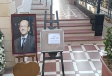 صورة بالصور.. بدء عزاء لطفي لبيب وحضور سوسن بدر وشيري عادل