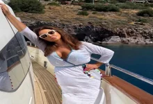 صورة إليسا تخطف الأنظار بإطلالة جريئة في عرض البحر