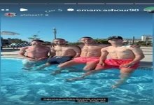 صورة “مع لاعب العين”.. 3 صور لنجوم الأهلي في المصيف