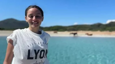 صورة بـ”شورت وسط البحر”..جميلة عوض  تستمتع بإجازة الصيف والجمهور يعلق