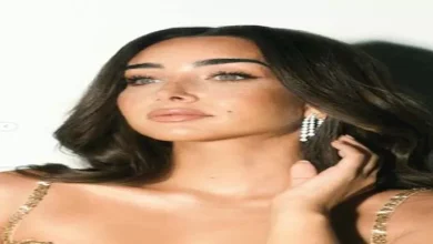 صورة هنا الزاهد تخطف الأنظار بإطلالة ذهبية