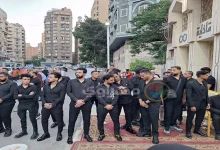 صورة بالصور.. مصطفى كامل والليثي يستقبلان المعزين في وفاة أحمد عامر