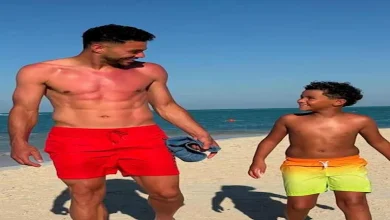 صورة ياسر إبراهيم وزوجته وأولاده في المصيف