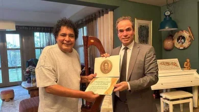 صورة المسلماني يمنح محمد منير وسام ماسبيرو للإبداع