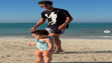 صورة 3 صور لإمام عاشور مع ابنته في المصيف