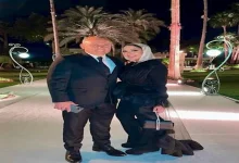 صورة أسامة حسني ينشر صورة رفقة زوجته
