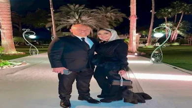 صورة أسامة حسني ينشر صورة رفقة زوجته