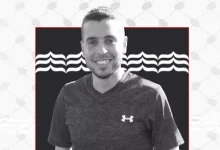 صورة وفاة مدرب فلسطيني على يد قوات الاحتلال أثناء انتظار المساعدات